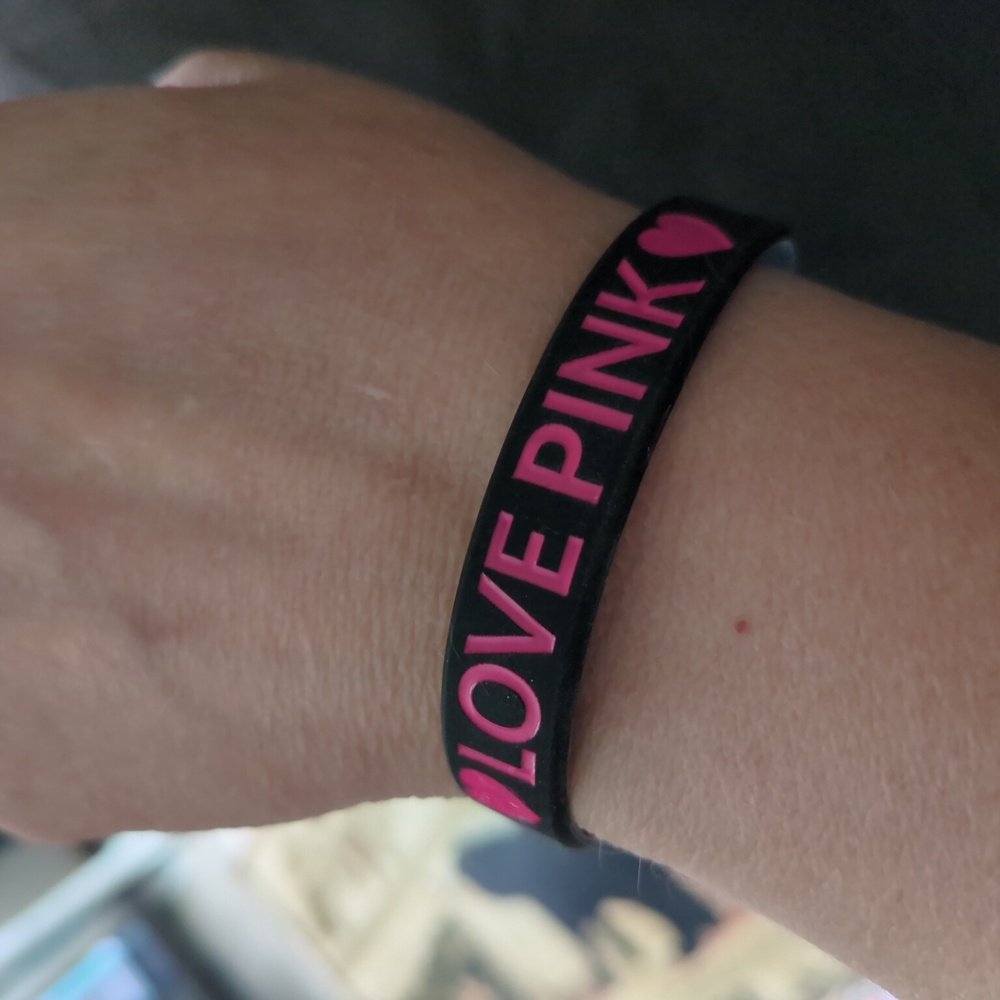 Love Pink bracelet NWOT
